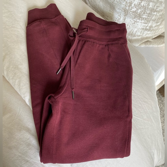 Lululemon | Scuba High Rise Jogger - Picture 3 of 5